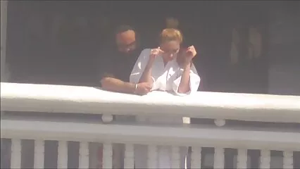 میں مزاحمت نہیں کر سکتا تھا، لہذا اب میں اس لڑکے کے پرجوش عضو تناسل کو حریم شاہ سیکس ویڈیو چاٹ رہا ہوں۔