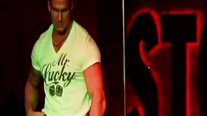 Sassy pikapers نے ایک ساتھ مل سیکسی لڑکی کی ویڈیو کر ایونیو سے ایک لڑکی کو چودا۔