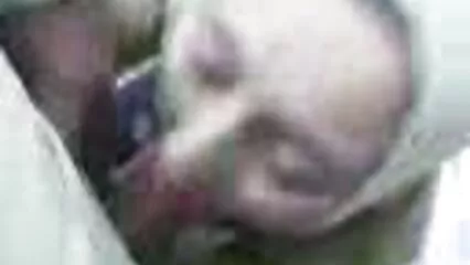 کالی مرچ ایک کشادہ مساج سیکسی سینے میں ایک موٹی عورت کو چودتی ہے۔