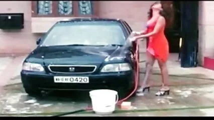 موٹی عورت کھیل کے بعد مشت زنی کرتی ہے۔ سیکسی ویڈیوز