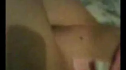 فعال سنہرے بالوں والی نے اپنے دوست کے سیکسی ویڈیو سیکسی بوائے فرینڈ کو بہکایا۔