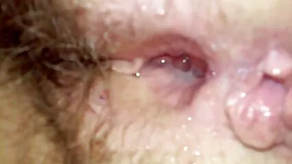 ایک خوبصورت آدمی نے نرمی سے ایک خوبصورت جسم کے سیکسی فل ساتھ ایک خوبصورت brunette کو چدایا۔
