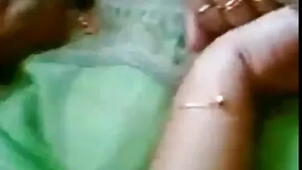ایک پیارا بوائے لڑکی کا سیکسی ویڈیو فرینڈ مؤثر طریقے سے ٹوپی میں ایک slut fucks.
