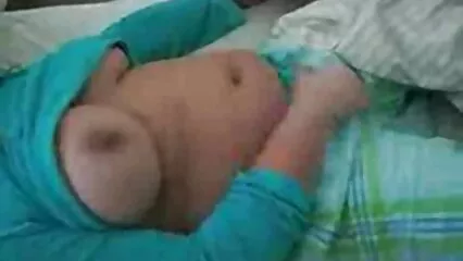 ہوشیار طالب علم ایک نوجوان گریجویٹ طالب سیکسی ویڈیو سیکسی ویڈیو علم کو چودنے کے لیے گھمانے پر خوش ہے۔