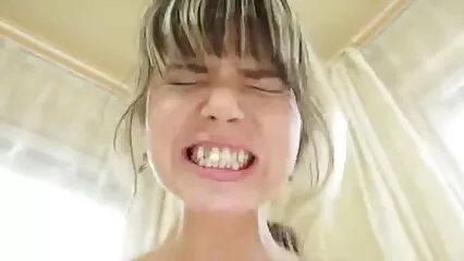سیکسی بارٹینڈر نے کالی مرچ لڑکوں کا سیکسی ویڈیو چکھائی۔