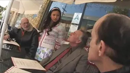 گدی میں سبزی، اور سیکسی لڑکی کی ویڈیو منڈوا بلی میں جنسی کھلونا یا سنہرے بالوں والی کا بے لگام مزہ۔
