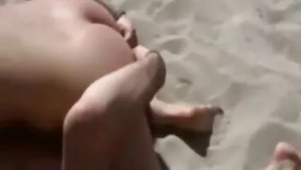 شیشے کے ساتھ پیاری گہری ساتھی کے گرم سہ سیکسی ویڈیوز کو نگلتی ہے۔