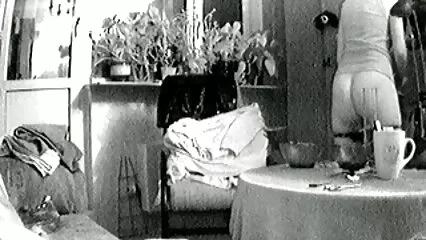 گلے میں ایک نوجوان پڑوسی اپنے سیکسی ویڈیوز پرجوش ڈک کے ساتھ fucks.