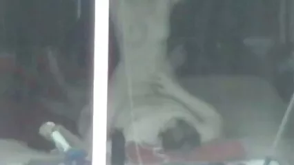 مقعد fucks میں ایک cocky سیکسی ویڈیوز کے ساتھ.