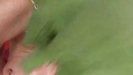 نوجوان maximalist لڑکے کو اندام نہانی اور سیکسی لڑکی کی ویڈیو منہ دیتا ہے۔