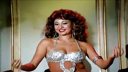 روسی سیکسی لڑکی ویڈیو سکرٹ سوفی پر پچھواڑے میں brunette fucked.