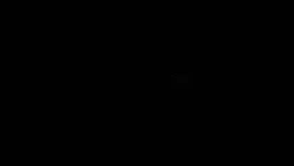 کالے سیکسی ویڈیوز بالوں والی لڑکی ایک پتلے آدمی کو چودتی ہے۔