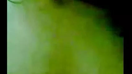 ڈلڈو کے سیکسی فل ساتھ ایک موٹی گدا عورت کی مشت زنی.
